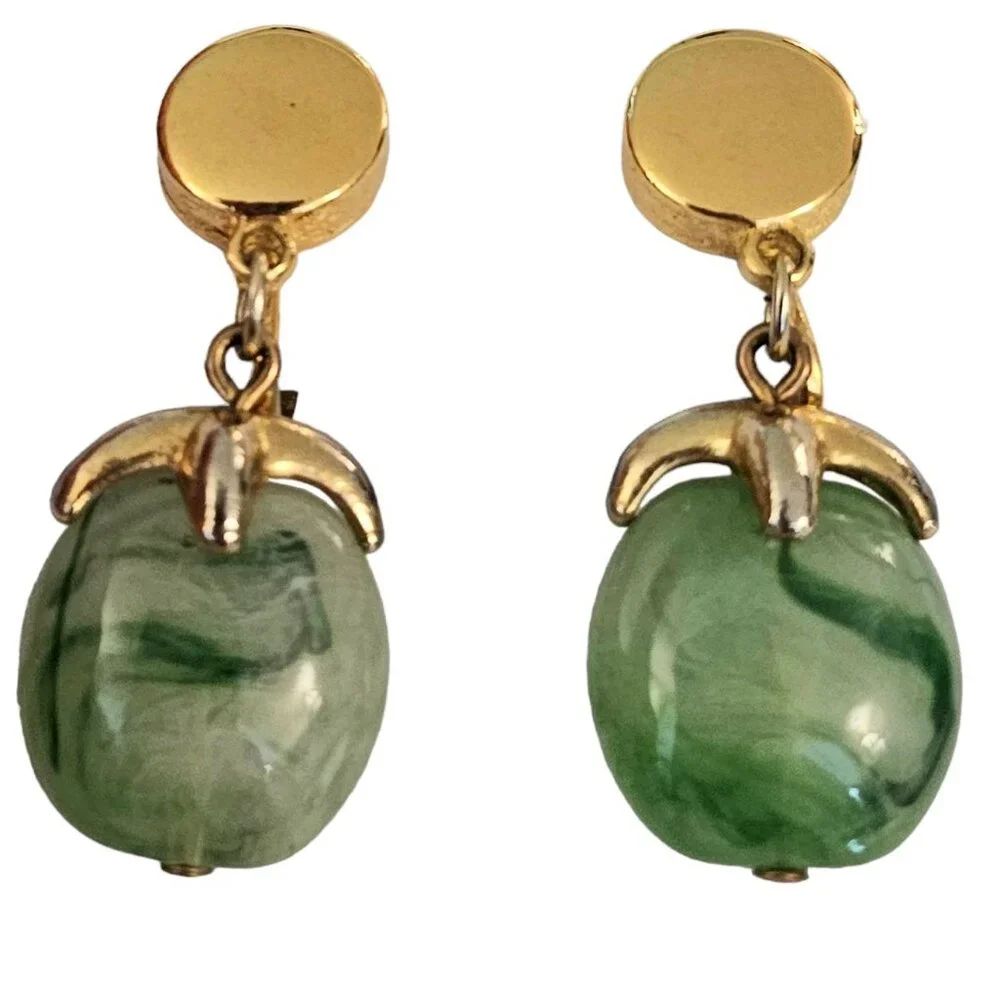 Trifari Gold Tone Green Marbled Resin Lucite Dangle Clip-On Earrings, Signed L82 - Picture 10 of 10